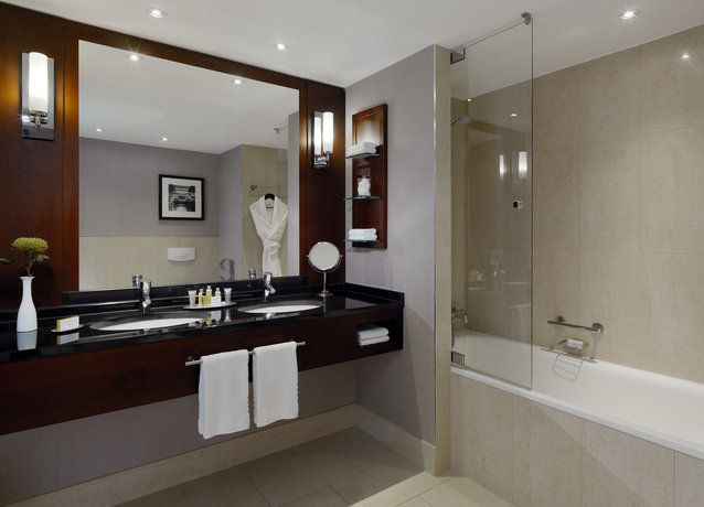 Imagen de la habitación del Hotel Cologne Marriott. Foto 3