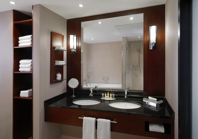 Imagen de la habitación del Hotel Cologne Marriott. Foto 11