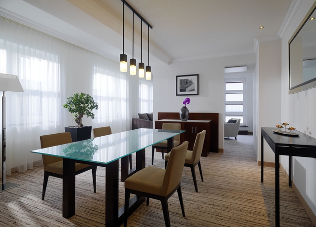 Imagen de la habitación del Hotel Cologne Marriott. Foto 12