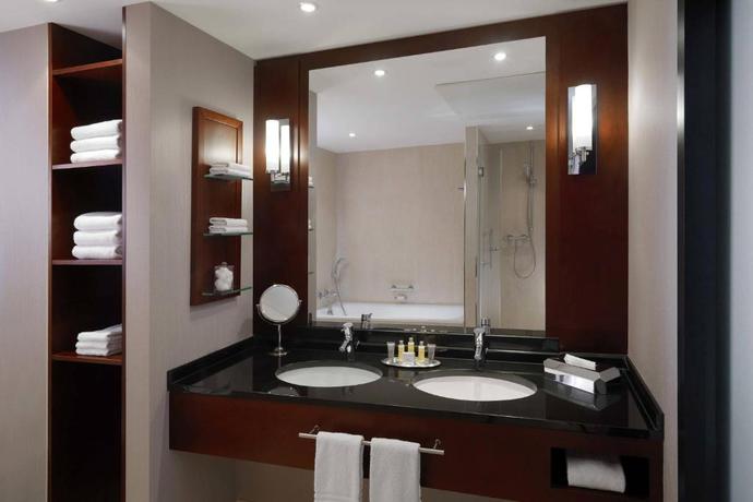 Imagen de la habitación del Hotel Cologne Marriott. Foto 11