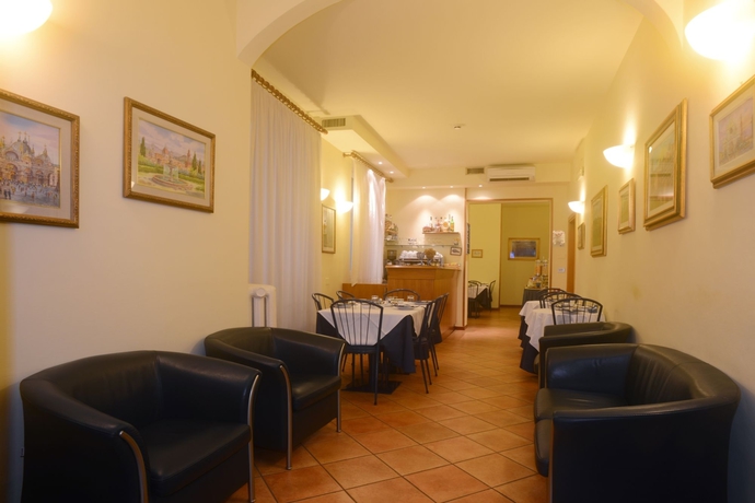 Imagen del bar/restaurante del Hotel Colomba. Foto 6