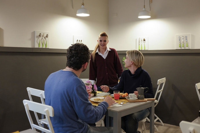 Imagen del bar/restaurante del Hotel Colomba. Foto 9