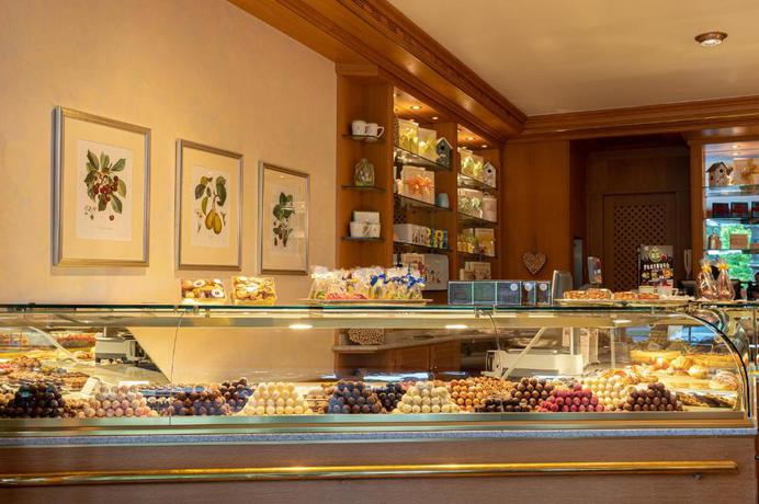 Imagen del bar/restaurante del Hotel Colombi. Foto 2