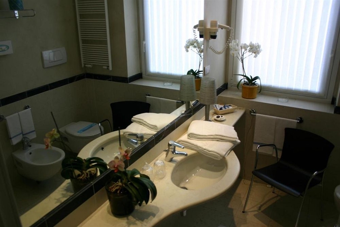 Imagen de la habitación del Hotel Colombia, Milán. Foto 8