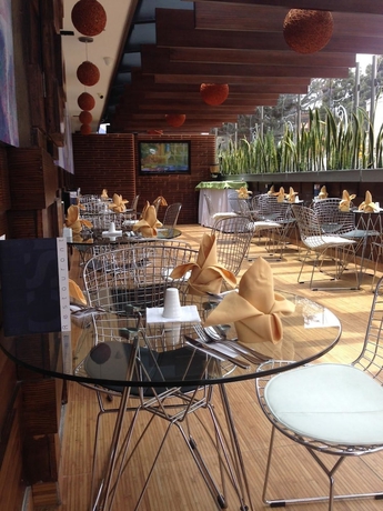 Imagen del bar/restaurante del Hotel Colombians Suite International. Foto 3