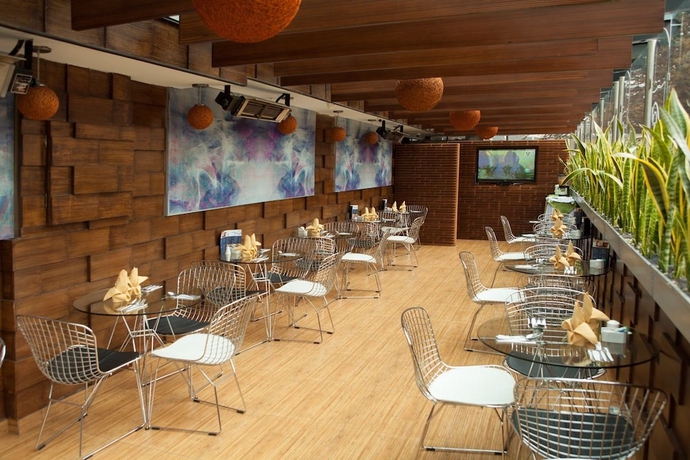 Imagen del bar/restaurante del Hotel Colombians Suite International. Foto 4