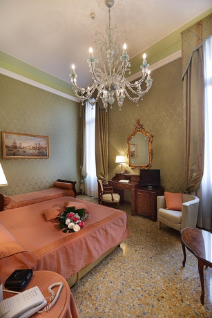 Imagen de la habitación del Hotel Colombina. Foto 9