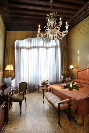 Imagen de la habitación del Hotel Colombina. Foto 10