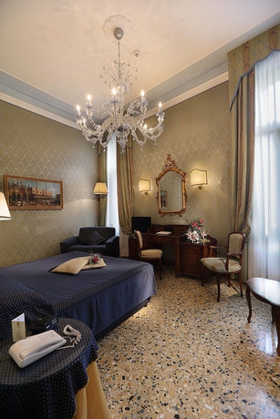 Imagen de la habitación del Hotel Colombina. Foto 14