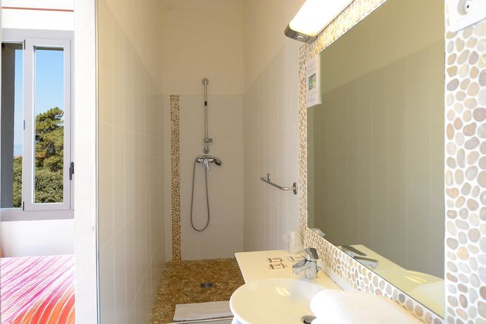 Imagen de la habitación del Hotel Colombo, C&Oacute;RCEGA. Foto 7