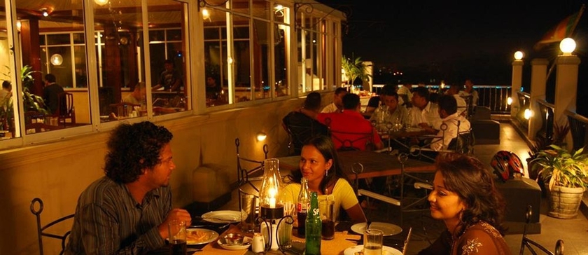 Imagen del bar/restaurante del Hotel Colombo City. Foto 1