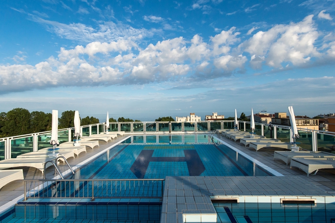 Imagen de la piscina del Hotel Colombo, Lido Di Jesolo. Foto 6