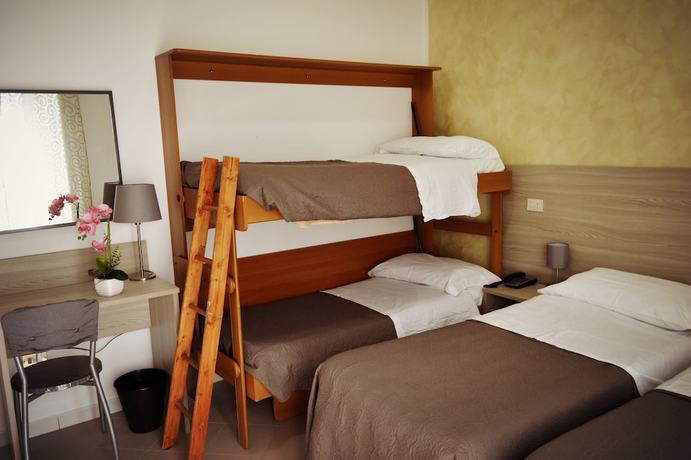 Imagen de la habitación del Hotel Colombo, N&aacute;poles. Foto 3