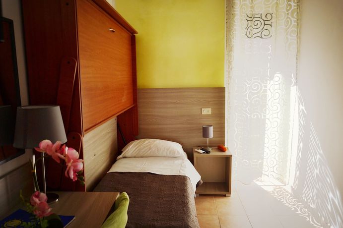 Imagen de la habitación del Hotel Colombo, N&aacute;poles. Foto 4