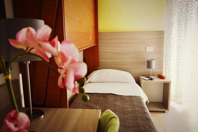 Imagen de la habitación del Hotel Colombo, N&aacute;poles. Foto 5