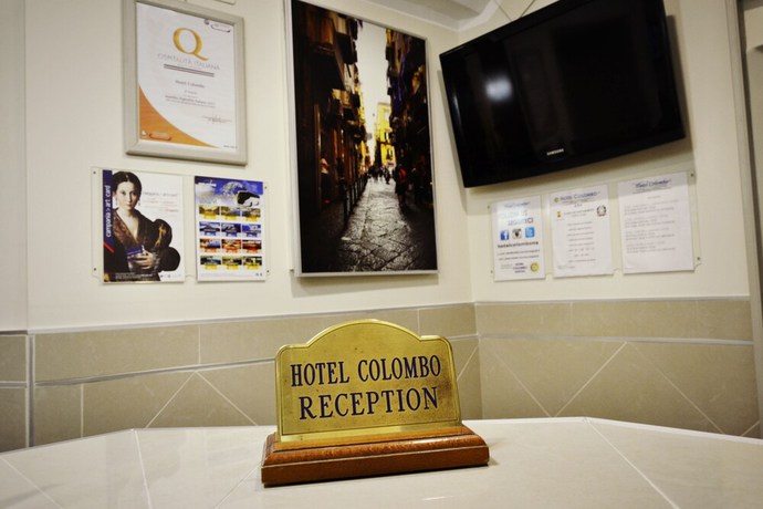 Imagen de los interiores del Hotel Colombo, N&aacute;poles. Foto 19