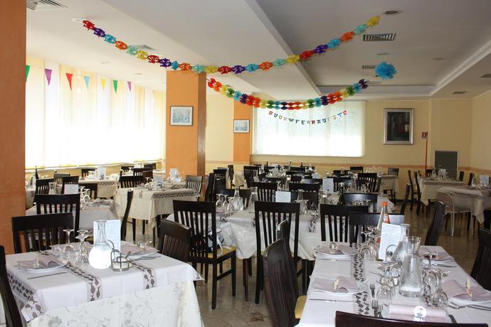Imagen del bar/restaurante del Hotel Colombo, Rimini. Foto 2