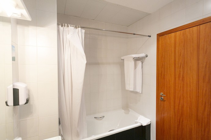 Imagen de la habitación del Hotel Colombo, Vila Do Porto ( Santa Maria ). Foto 20