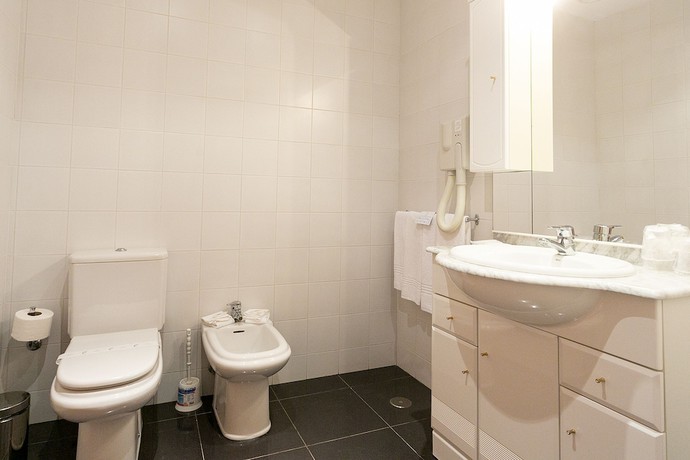 Imagen de la habitación del Hotel Colombo, Vila Do Porto ( Santa Maria ). Foto 33