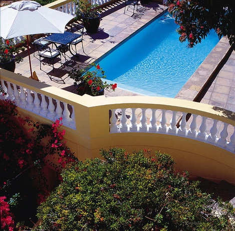 Imagen de la piscina del Hotel Colona Castle. Foto 15