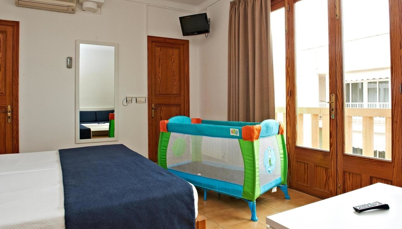 Imagen de la habitación del Hotel Colonial, Colonia Sant Jordi. Foto 3