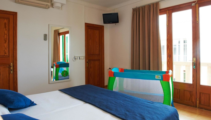 Imagen de la habitación del Hotel Colonial, Colonia Sant Jordi. Foto 13