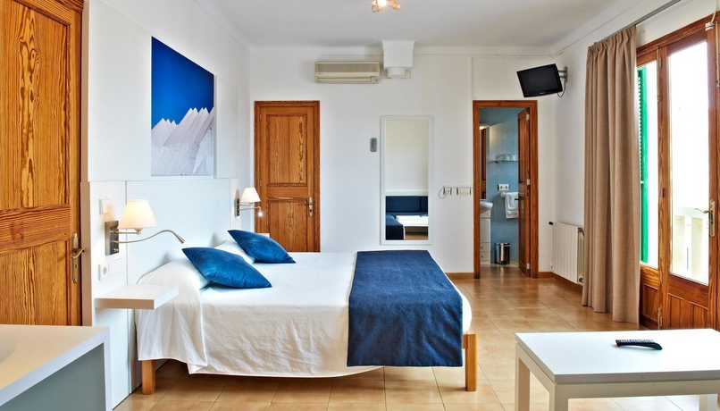 Imagen de la habitación del Hotel Colonial, Colonia Sant Jordi. Foto 14