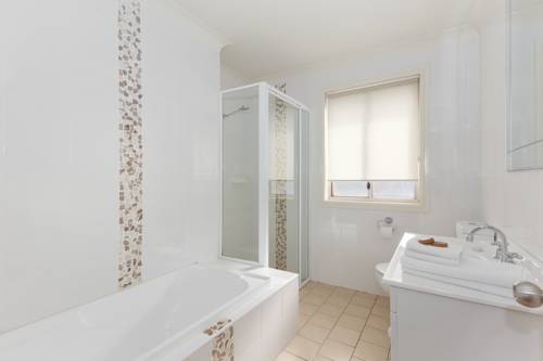 Imagen de la habitación del Hotel Colonial Court Villas. Foto 4