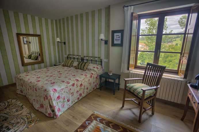 Imagen general del Hotel Colonial De Santillana. Foto 13