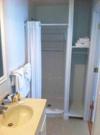 Imagen de la habitación del Hotel Colonial Inn In Harbor Springs. Foto 5