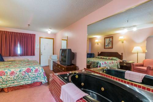 Imagen de la habitación del Hotel Colonial Inn and Suites. Foto 4