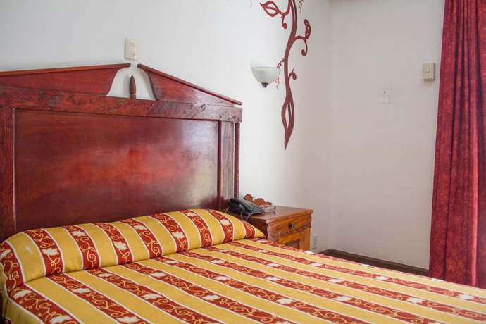 Imagen de la habitación del Hotel Colonial, Manzanillo. Foto 3