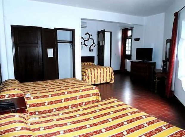 Imagen de la habitación del Hotel Colonial, Manzanillo. Foto 7