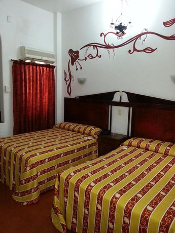 Imagen de la habitación del Hotel Colonial, Manzanillo. Foto 12