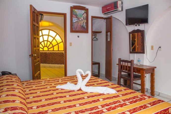 Imagen de la habitación del Hotel Colonial, Manzanillo. Foto 18