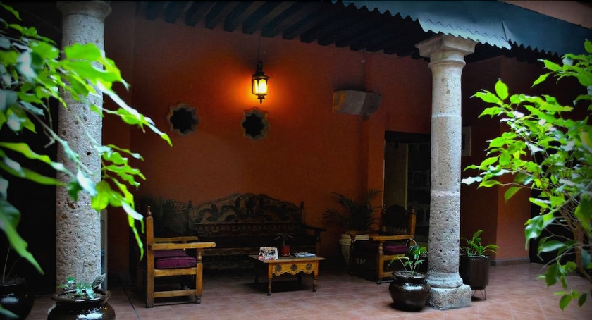Imagen de los exteriores del Hotel Colonial, Morelia. Foto 12