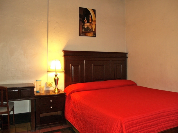 Imagen de la habitación del Hotel Colonial, Morelia. Foto 11