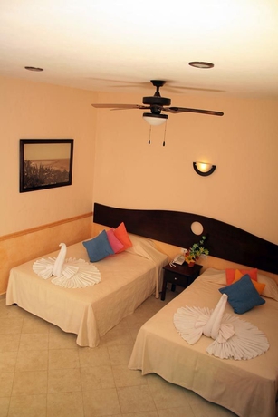 Imagen de la habitación del Hotel Colonial Playa Del Carmen. Foto 5