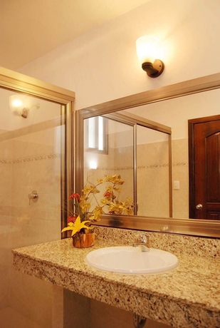 Imagen de la habitación del Hotel Colonial Playa Del Carmen. Foto 6