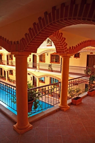 Imagen de los exteriores del Hotel Colonial Playa Del Carmen. Foto 9