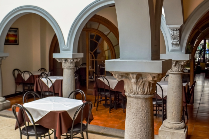 Imagen del bar/restaurante del Hotel Colonial, San José. Foto 3