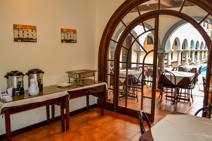 Imagen del bar/restaurante del Hotel Colonial, San José. Foto 4