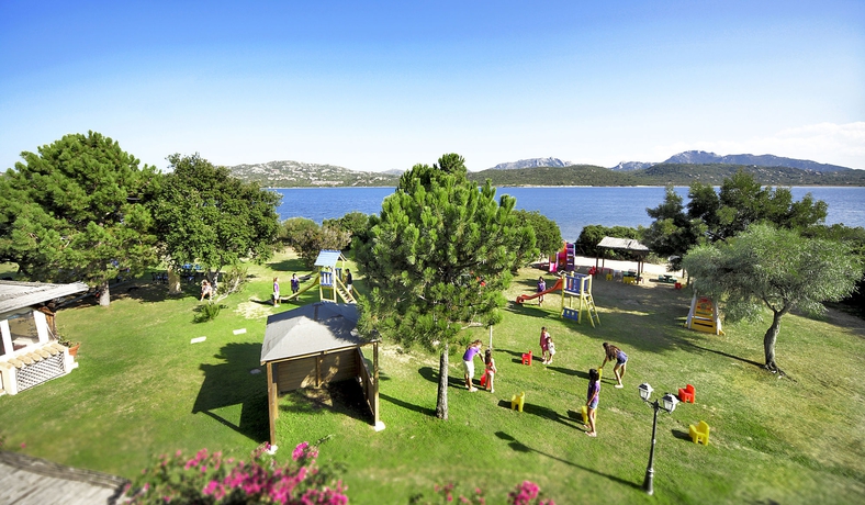 Imagen de los exteriores del Hotel Colonna Du Golf. Foto 7