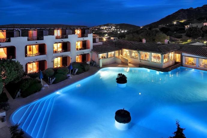 Imagen de la piscina del Hotel Colonna Park, Porto Cervo. Foto 16