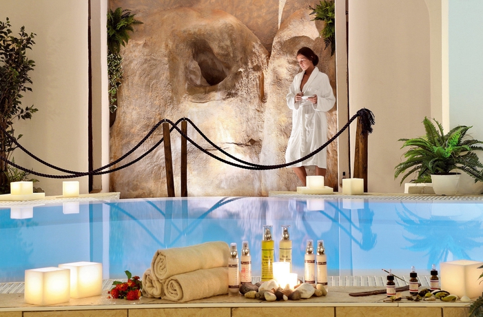 Imagen de la piscina del Hotel Colonna Resort. Foto 13