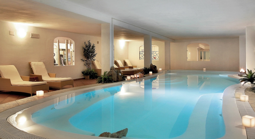 Imagen de la piscina del Hotel Colonna Resort. Foto 15