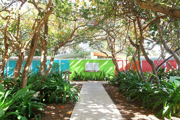Imagen de los exteriores del Hotel Colony And Caba&ntilde;a Club. Foto 14