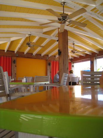 Imagen del bar/restaurante del Hotel Colony And Caba&ntilde;a Club. Foto 4