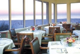 Imagen del bar/restaurante del Hotel Colony Beach & Tennis Resort. Foto 2