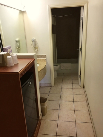 Imagen de la habitación del Hotel Colony Inn. Foto 10